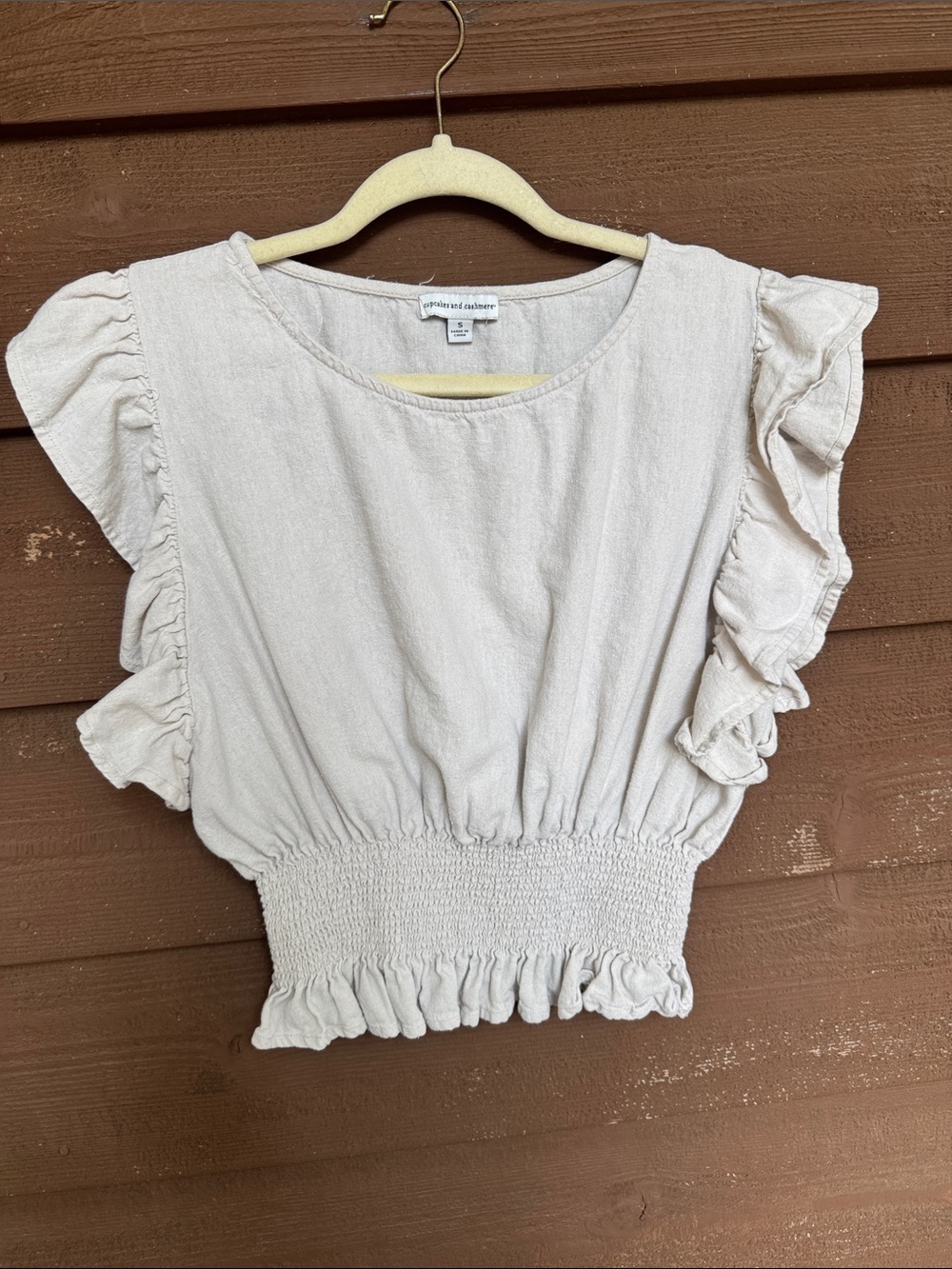 cupcakes & cashmere Cream Ruffle-Sleeve Smocked Crop Top size Small